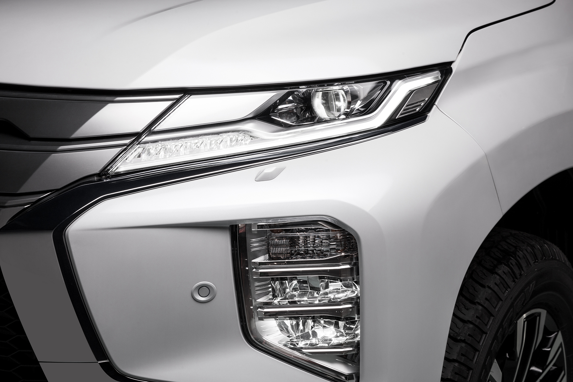 PAJERO SPORT 12 hinhanh 18 %C4%91%C3%A8n pha PS