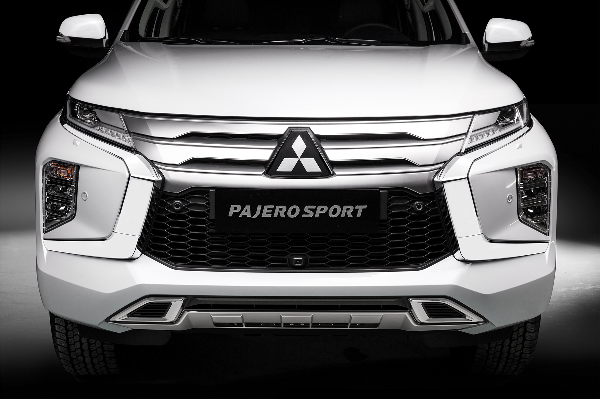 PAJERO SPORT 11 pajero ngo%E1%BA%A1i th%E1%BA%A5t